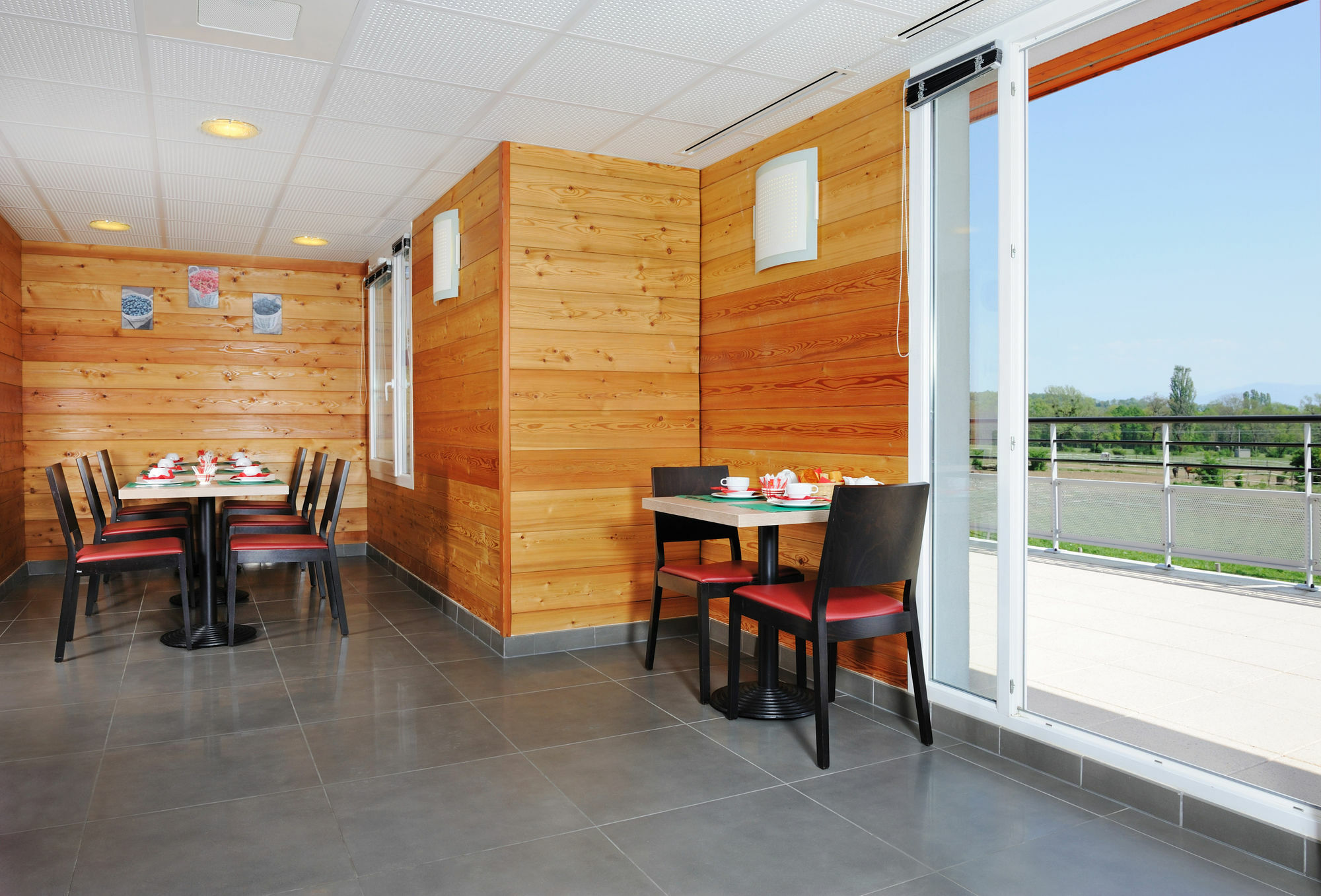 Sejours & Affaires Geneve Gex Les Rives Du Leman Aparthotel Exterior photo